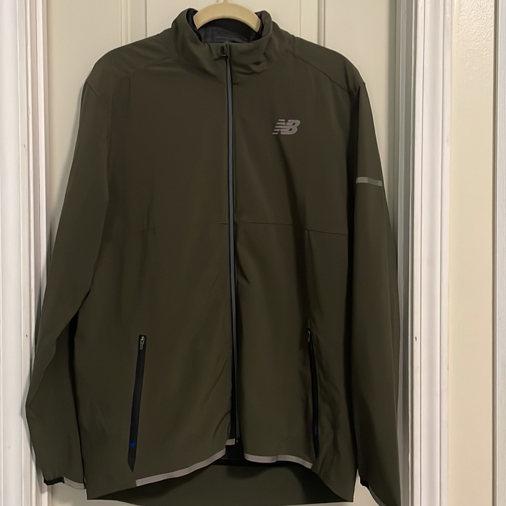 New Balance Green Windbreaker Jacket SZ L, like new. Tags removed for comfort